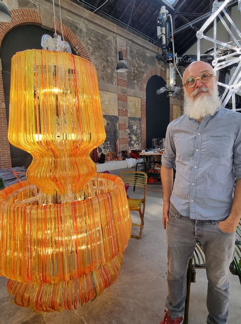 IL IMPRIME DU MOBILIER EN 3D À PARTIR DE PHARES RE